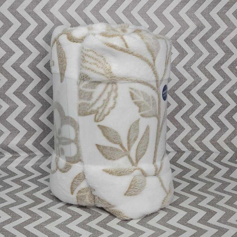 The Big One Oversized Plush Throw Blanket Frosted Tan Leaves 60" x 72" - Picture 7 of 7